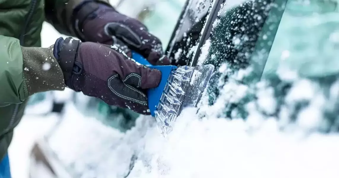 Unconventional Car Defrosting Technique Inspired by Aerospace Engineering