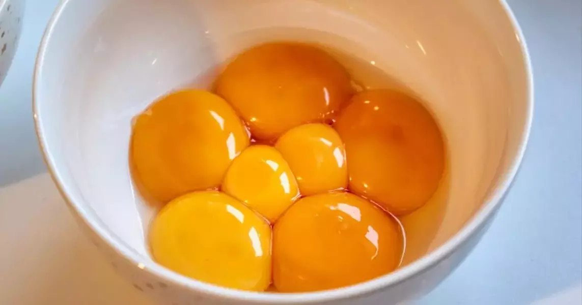 Unveiling the Secrets Behind Egg Yolk Colors: What They Reveal About Your Eggs