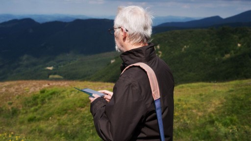 Dementia: How hearing aids can help reduce the risk